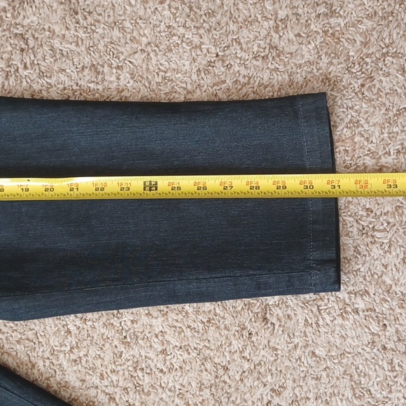 CHRISTOPHER BANKS denim capris w/ pockets & zipper/button closure.  Size 4 - Picture 8 of 13